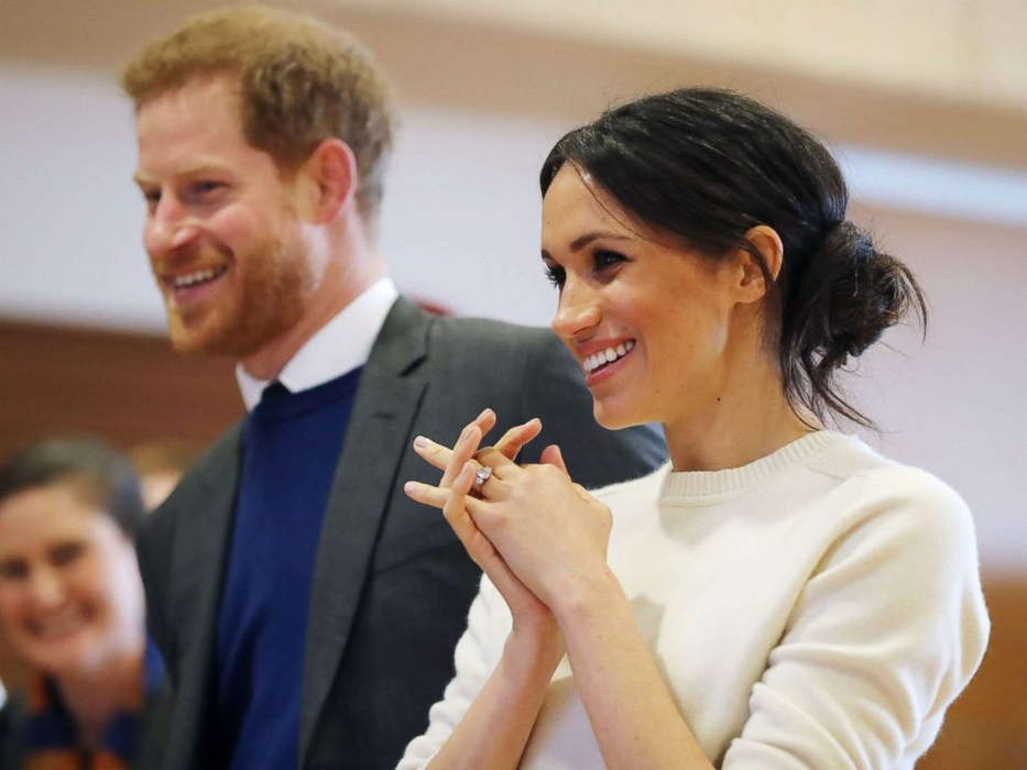 Meghan Markle va purta o rochie de mireasă de 100.000 de lire sterline în ziua nunții. Cine va plăti pentru creația vestimentară extravagantă