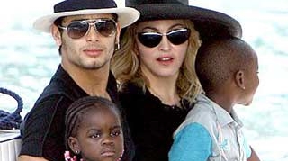 Jesus Luz i-a dat papucii Madonnei