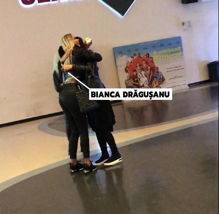 Bianca s-a întâlnit la mall cu două prietene