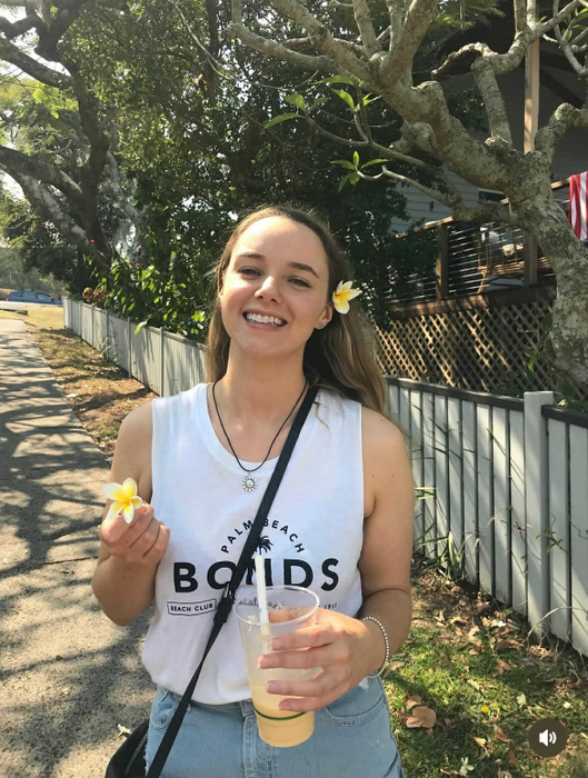 O influenceriță de doar 30 de ani a murit după ce a ales să nască acasă. Cum s-a produs tragedia: ”Nu s-a mai putut face nimic”