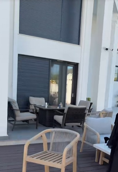 Cum arată curtea lui Costel Biju? Piscina uriașă are un design deosebit