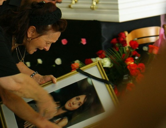 Mama Mădălinei a suferit enorm de la moartea acesteia.