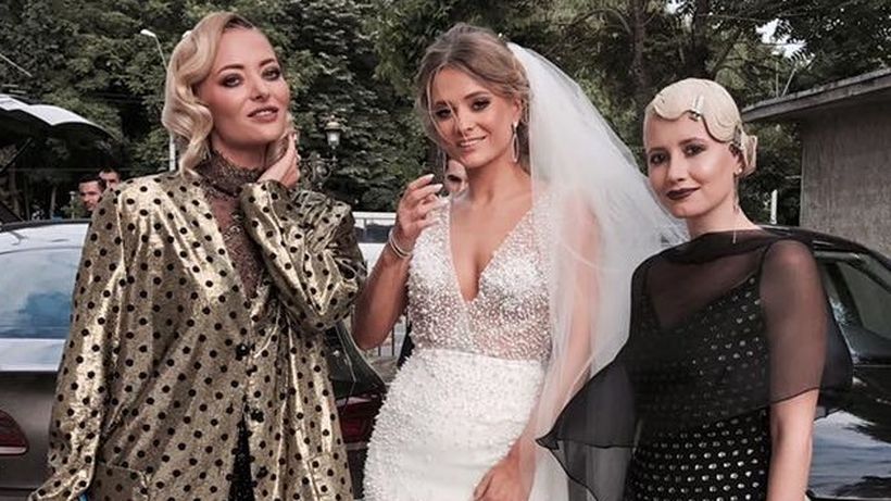 Moment emoţionant la nunta Oanei Matache! Delia şi mama ei au renunţat la pantofi, au urcat pe scenă şi au făcut show
