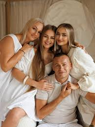 Ce se întâmplă cu tatăl Iulianei Bregoi, după ce scandalul a escaladat. Lovitură devastatoare pentru familia artistei!
