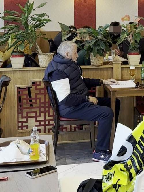 Ilie Năstase a rezistat cât a rezistat, apoi s-a “evaporat”. Evadare ca-n filme de lângă soție!