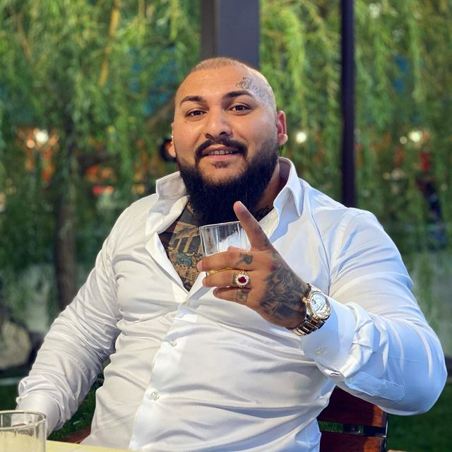 Dani Mocanu dezvăluie suma minimă pentru care e dispus să meargă la evenimente. “Prefer să stau cu familia decât să mă duc să cânt pe …”