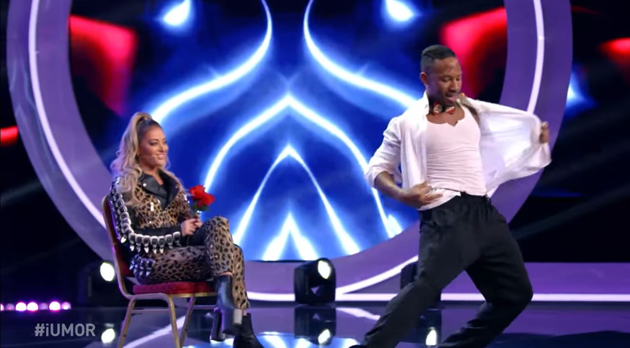 Un concurent de la iUmor a făcut striptease special pentru Delia: “M-am simțit în nesiguranță”. Ce mesaj avea scris pe chiloți Brandon Coprich