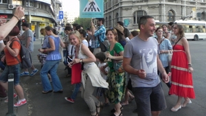 Un Logan cu numere de Giurgiu a facut azi senzatie in Capitala! Ce MESAJ avea lipit pe luneta! Toti bucurestenii au ras in hohote