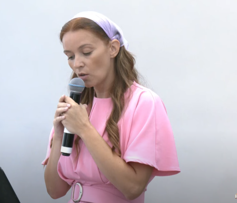 Diana Dumitrescu, schimbare radicală de look după ce s-a pocăit. Imagini cu vedeta din biserică