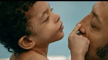 Kamara, strigăt disperat de ajutor. Strânge bani ca să-și salveze băiețelul