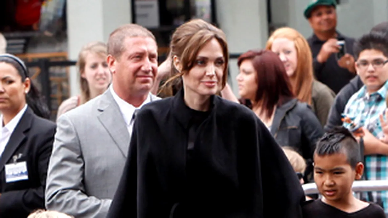 Angelina Jolie nu-si lasa copiii sa mearga la scoala, pentru ca e plictisitor