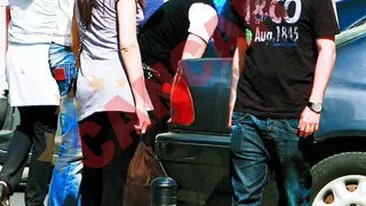 Anamaria Prodan se imbraca din portbagaj