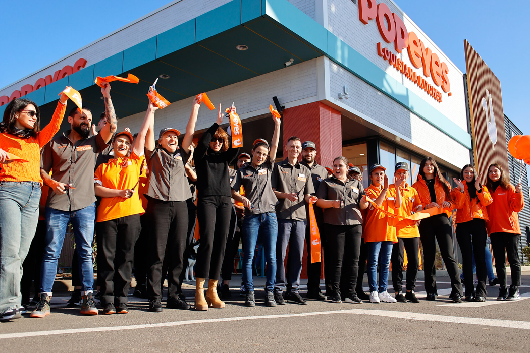Popeyes România deschide primul restaurant de tip Drive-Thru din țară