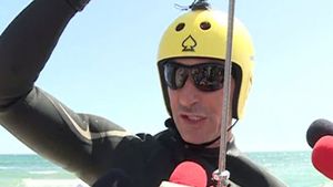 Nebunie mare pe litoral! Turistii au luat cu asalt plajele de la mare! Radu Mazare a dat tonul distractiei