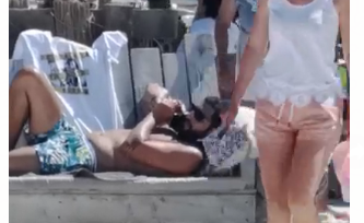 Cătălin Cazacu e cu telefonul la ureche