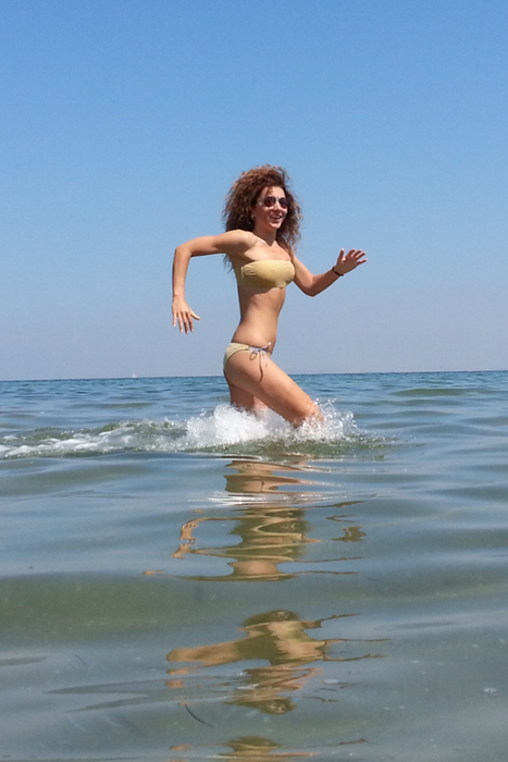 Cât de bine arată Carmen Brumă! Vedeta a atras toate privirile când a apărut pe plajă
