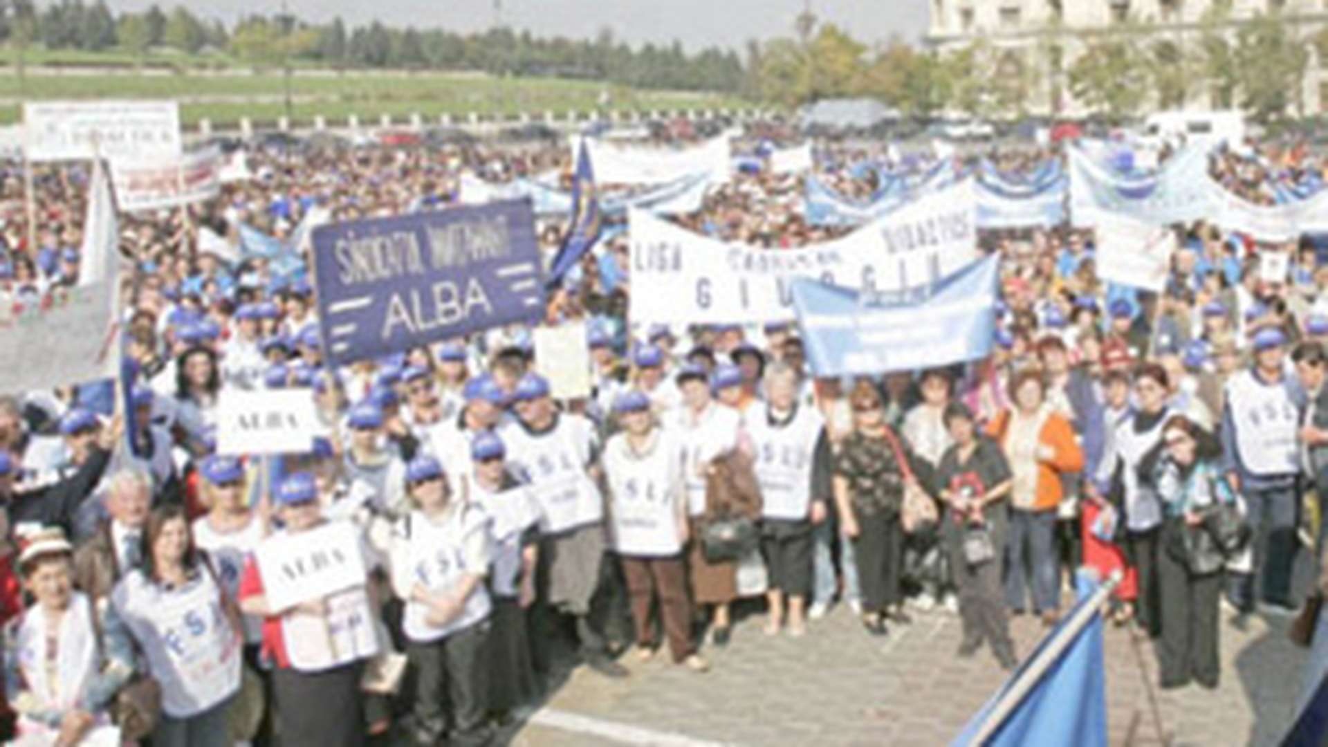 Sindicalistii au contramandat plecarea la mitingul din Capitala, din respect pentru presedinte