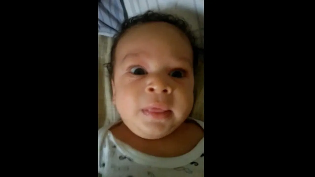 Noua vedeta a internetului! Un bebelus din Romania VORBESTE la doar 2 luni! I-a zis mamei lui: I love...