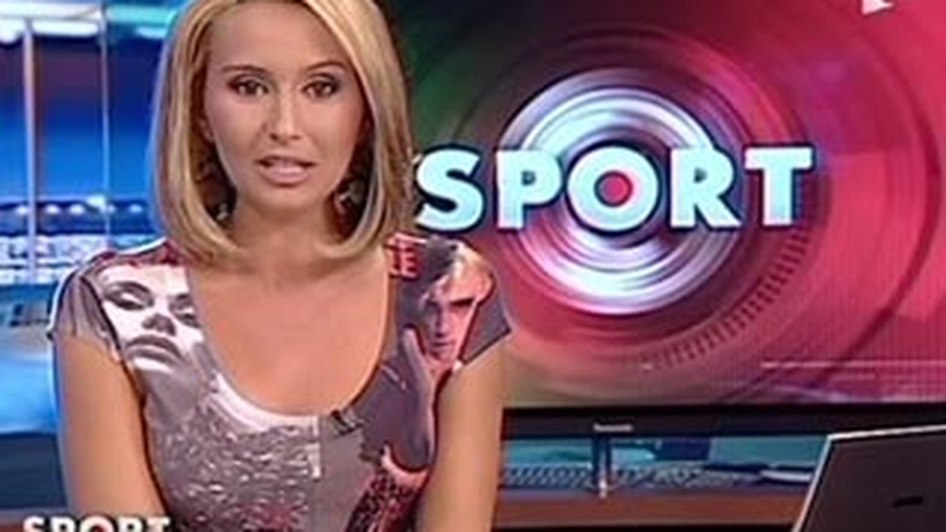 Blonda si sfioasa! O recunosti pe Crina Abrudan la prima aparitie pe sticla, in urma cu 12 ani?