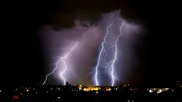 Cod portocaliu de grindină și vijelii în România! A fost emis mesaj RO-ALERT