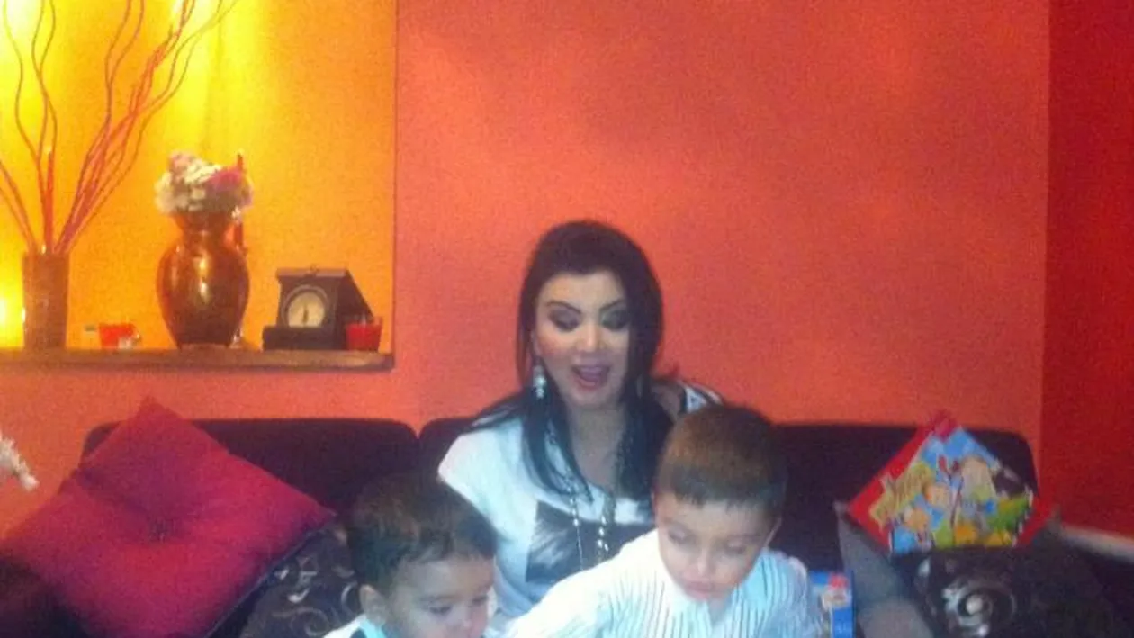 Roxana Ionescu, Bahmu si Adelina Pestritu profita din plin de burlacie! Vezi aici cum planuiesc sa-l intampine pe Mos Craciun