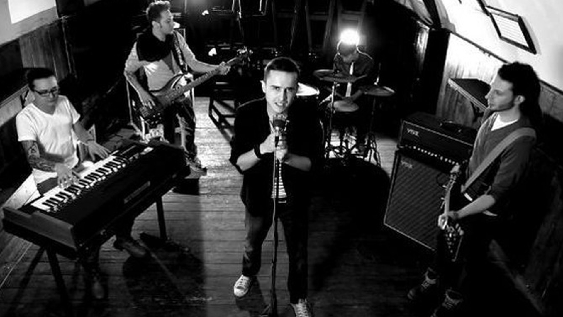 Animal X i-a cucerit pe moldoveni! Single-ul "Doar tu si eu" se afla de doua saptamani pe locul 1 la Discovery FM!