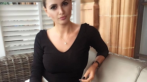 Astăzi se împlinesc trei ani de la moartea mamei sale, dar RAMONEI GABOR nu îi pasă! Gestul şocant pe care l-a făcut vedeta în urmă cu puţin timp