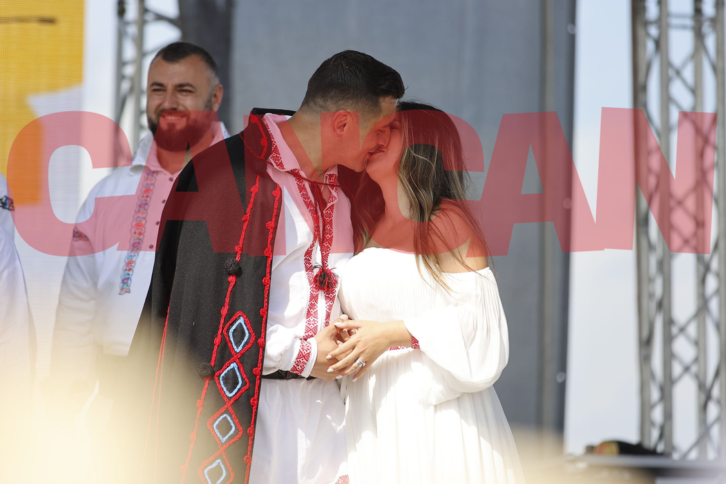 Momente emoționante la nunta lui George Simion Sărutul mirilor cerut de un copil!