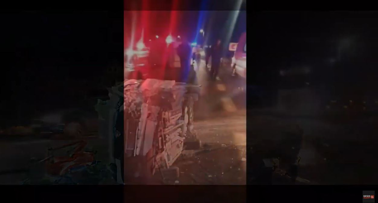 Imagini copleșitoare de la înmormântarea lui Dumitru Stroie. Ce mesaj au scris părinții cântărețului pe coroana de flori | FOTO & VIDEO