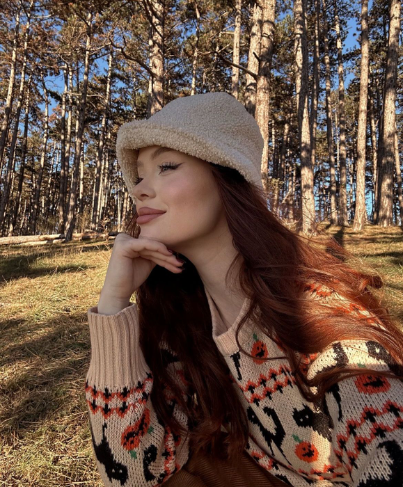 Influenceriță din România, criticată pentru că i-a pus fiicei cercei. Foto: Instagram / Lorena Dumitru