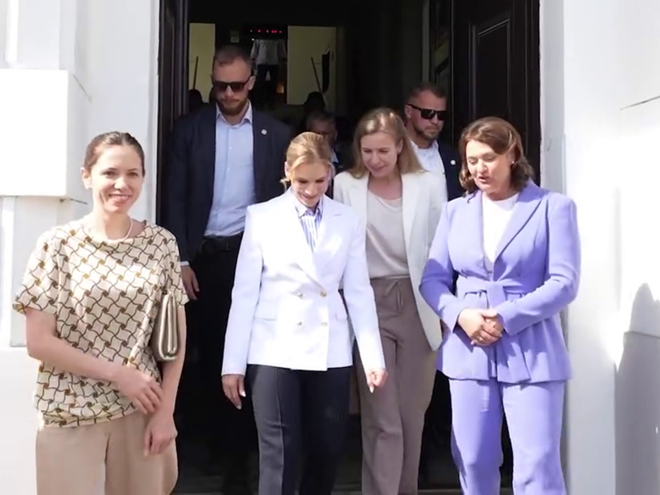 Mirabela Grădinaru s-a făcut remarcată în Polonia. Cum s-a afișat alături de președintele Nicușor Dan, la vizita oficială