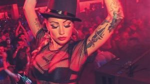 Ce salariu primește o femeie din România care lucrează ca animatoare în Ibiza. Are cazarea asigurată și primește 3 mese/zi