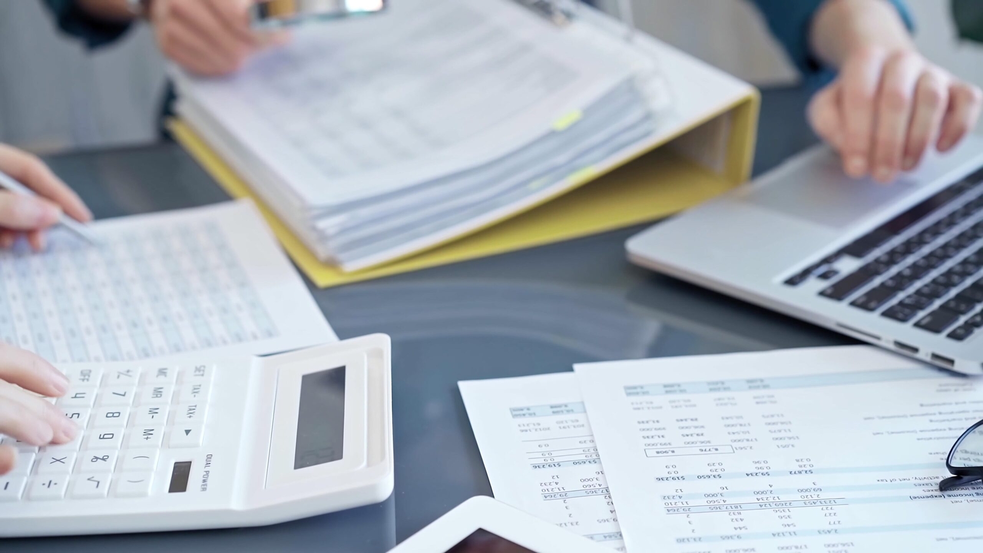 O nouă taxă crește în România. Cine va scoate mai mulți bani din buzunar