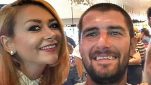 Cătălin Cazacu e istorie! EL e noul iubit al Denisei de la "Bambi". Imagini din prima vacanţă exotică a celui mai nou cuplu din showbiz