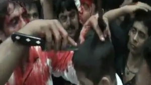 VIDEO Imagini de-a dreptul socante! Arabii isi mutileaza de buna voie copiii in zi de sarbatoare islamica!