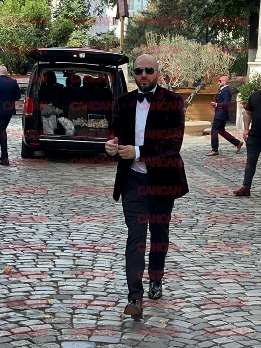 Ce nașe cochete și-au ales Lora și Ionuț Ghenu! Sanda și Nicoleta au atras privirile tuturor invitaților. VIDEO