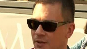 VIDEO Premierul Ungureanu a tinut o sedinta la o terasa din Centrul Vechi: "Avem lucruri de pus la punct pentru saptamana viitoare"
