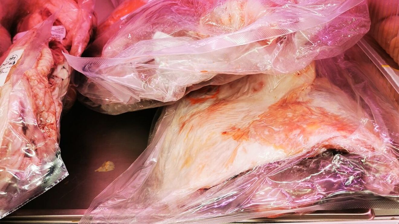 Prețul uriaș cu care a ajuns să se vândă kilogramul de miel în Mega Image din București