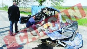 A murit langa trei ambulante