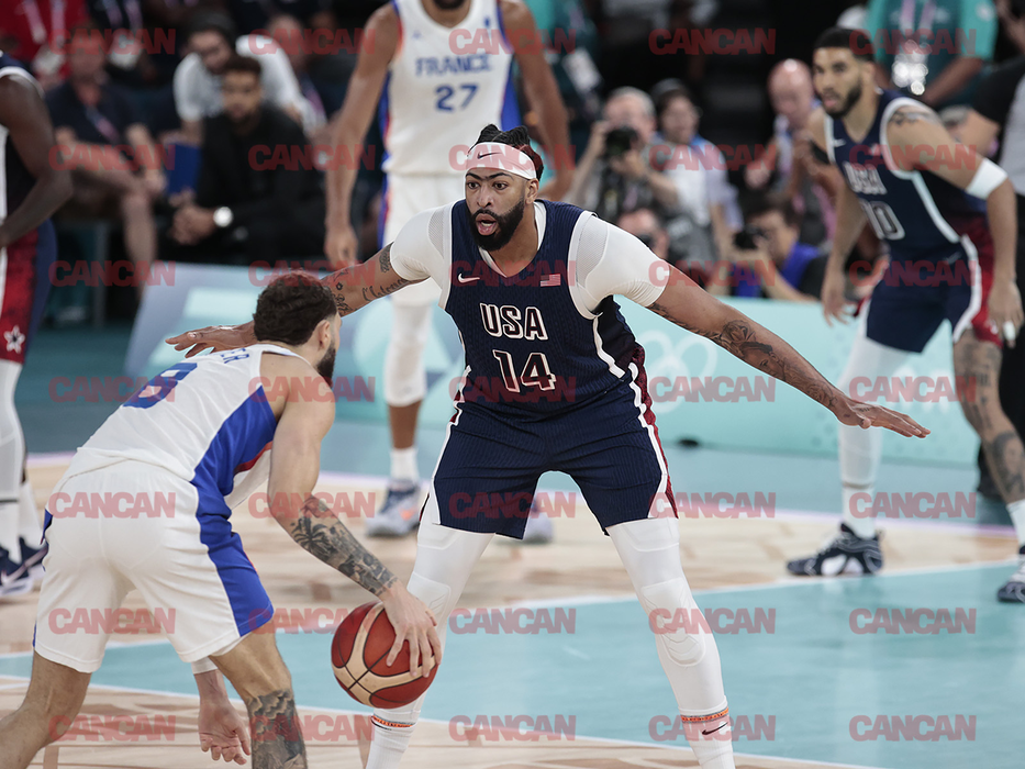 SUA, campioană olimpică la baschet a 5-a oară consecutiv! Vedetele s-au înghesuit să prindă un loc în tribune la marele meci FOTO