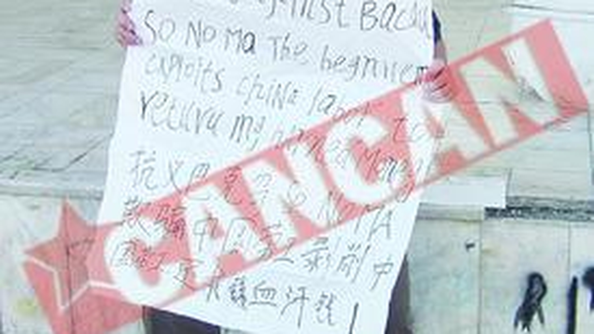 Un chinez protesteaza In centrul Bacaului