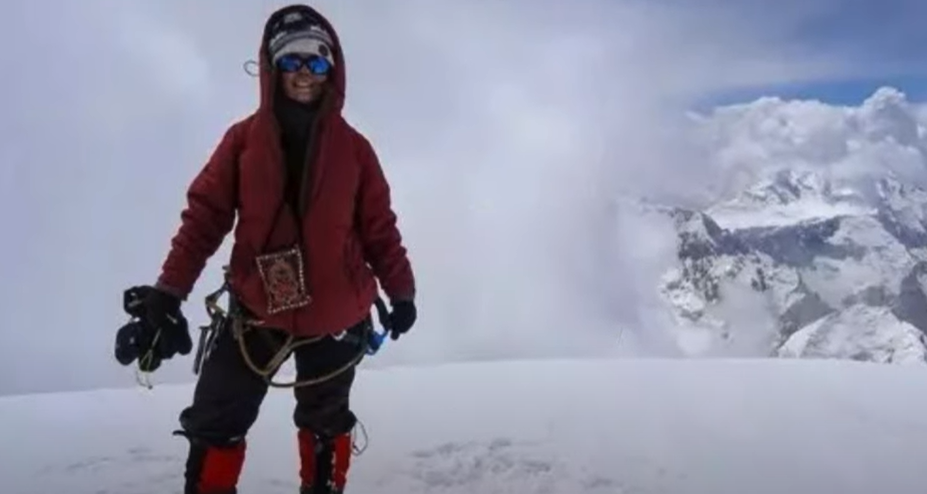 Ea este Natalia, alpinista care a murit pe cel mai înalt munte din Kârgâzstan. Ce s-a întâmplă cu trupul său
