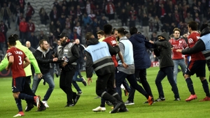 UEFA reacționează după ce violențele au pus stăpânire pe fotbalul european!