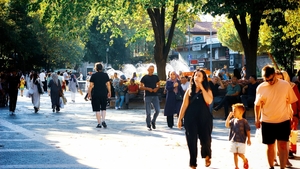 Obiceiul care îți face mai mult rău pe caniculă. Pare că te răcorește, dar efectul e invers