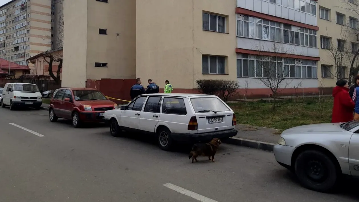 Moarte suspectă în Târgoviște. O femeie s-a prăbușit de pe un bloc