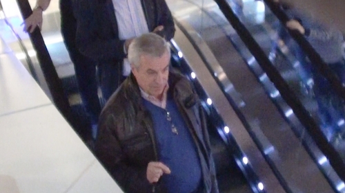 “Brigada” lui Tariceanu a iesit la mall. Asta n-o stiai sigur despre fostul premier: ii plac cumparaturile!