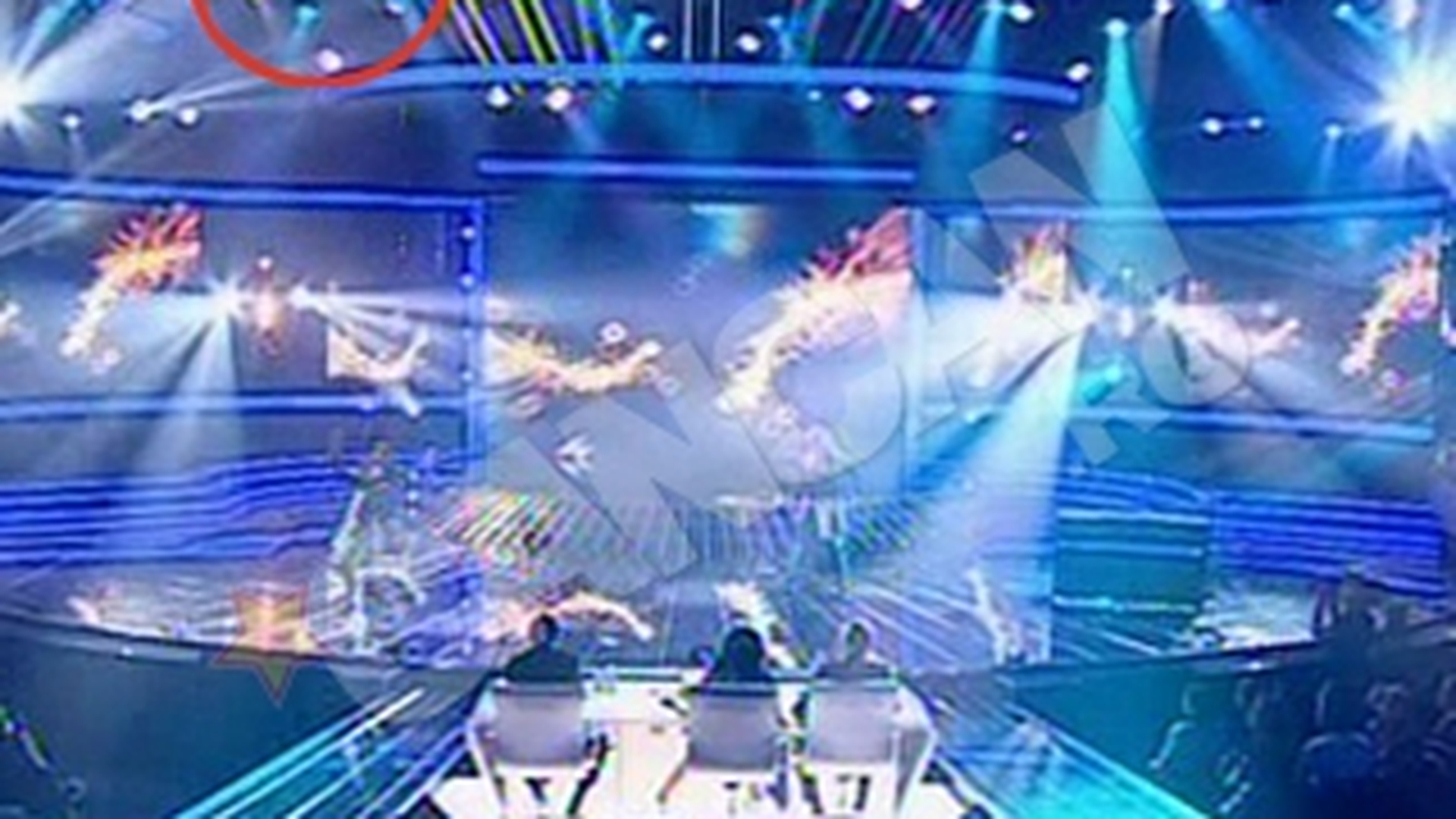 A luat foc scena la X Factor! Tot juriul s-a speriat de moarte, iar publicul a intrat in panica!