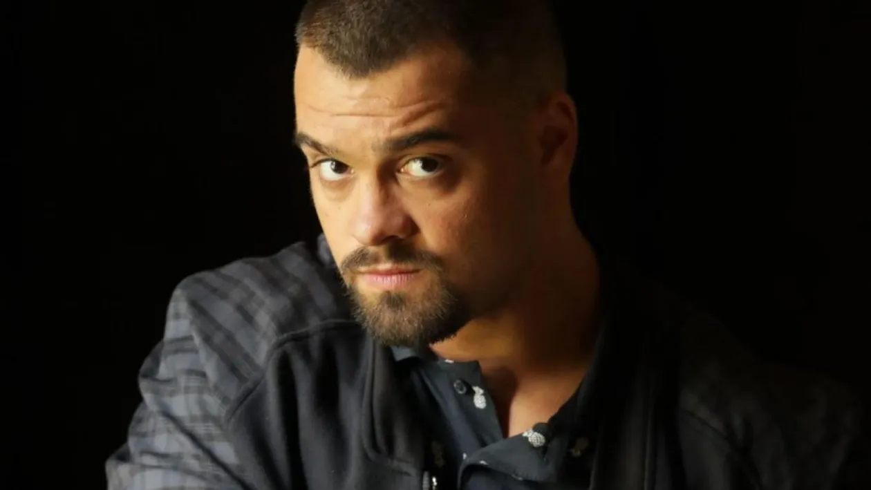 Tibi din serialul Vlad are centura neagră la Krav Maga! Actorul este specialist în sportul practicat de serviciile secrete și trupele speciale