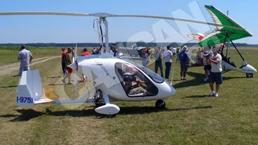 Spectacol aviatic pe aerodromul din Sirna