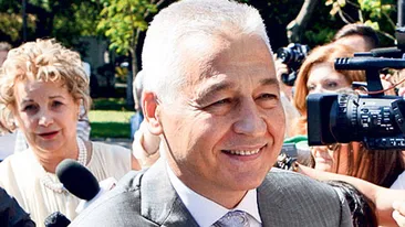 Socrul lui Basescu si-a golit buzunarul pentru un costum, cumparat dintr-un magazin de lux